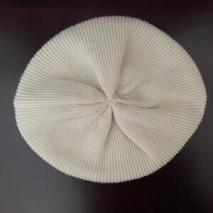 VINCE CAMUTO Ribbed Cashmere Beret In Ivory 10"